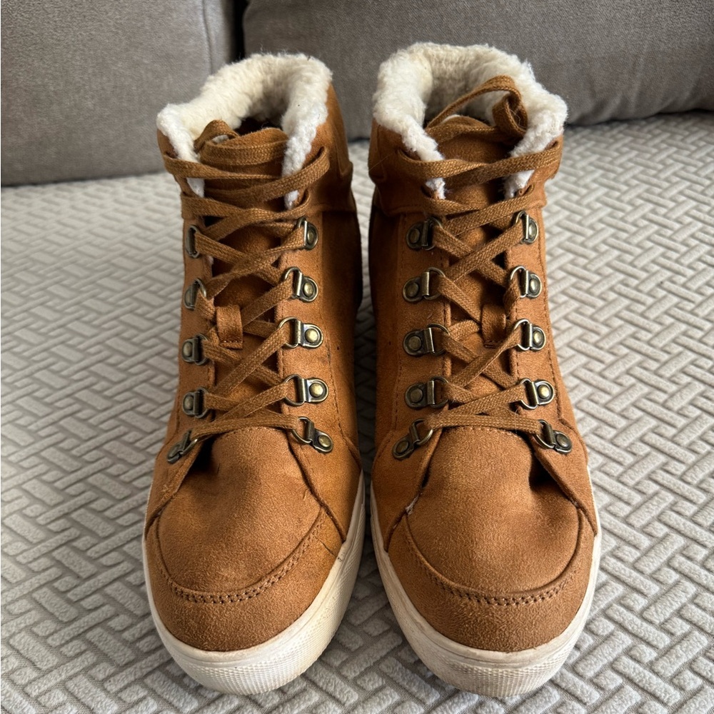 American Eagle Booties size 9
